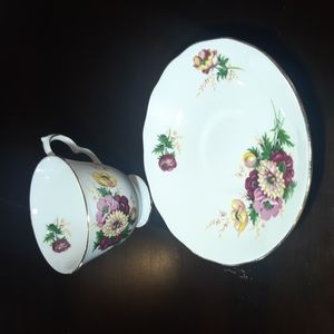 Queen Anne Bone China Made in England Teacup & Saucer # 8200
